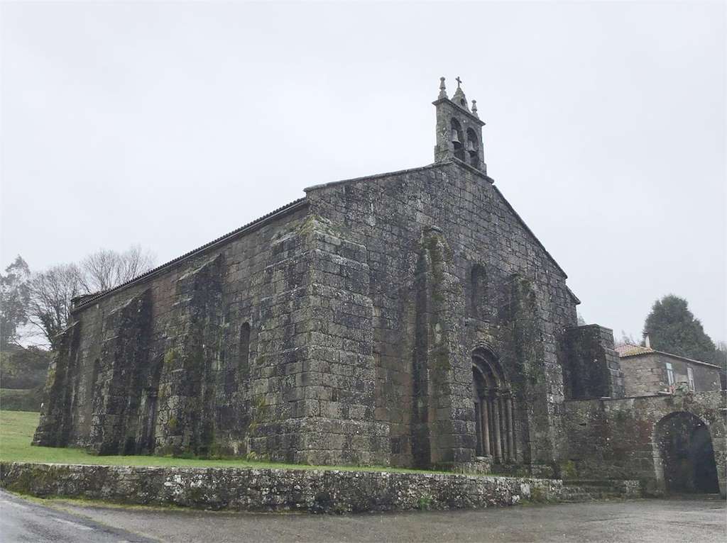 Monasterio Santa María de Mezonzo en Vilasantar