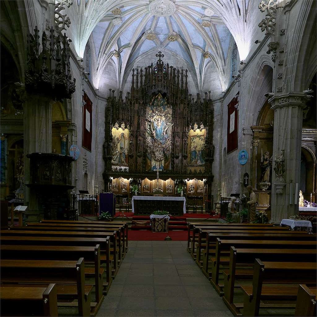 Álbumes 33+ Imagen de fondo basílica de santa maría la mayor (pontevedra) Mirada tensa