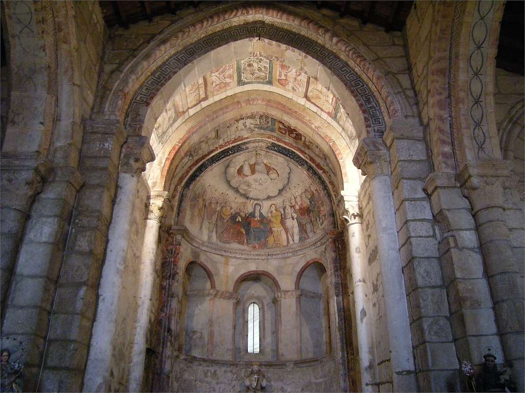 Iglesia de Divino Salvador de Camanzo en Vila de Cruces