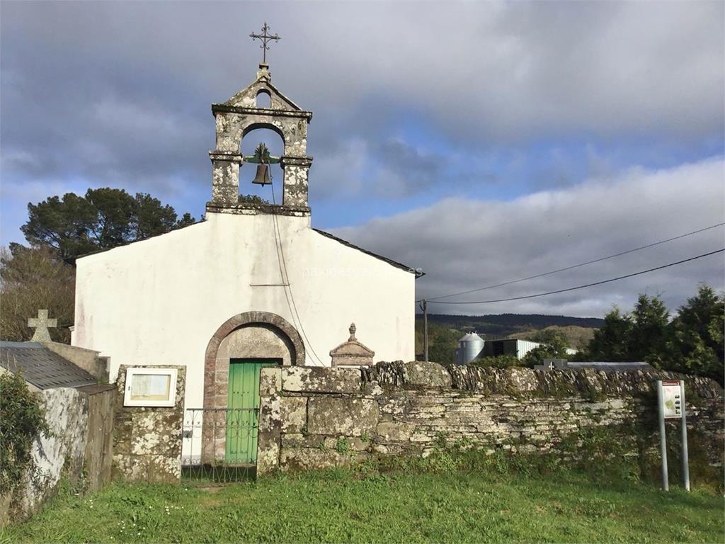 imagen principal Iglesia y Cementerio de San Lourenzo de Vilamaior de Negral