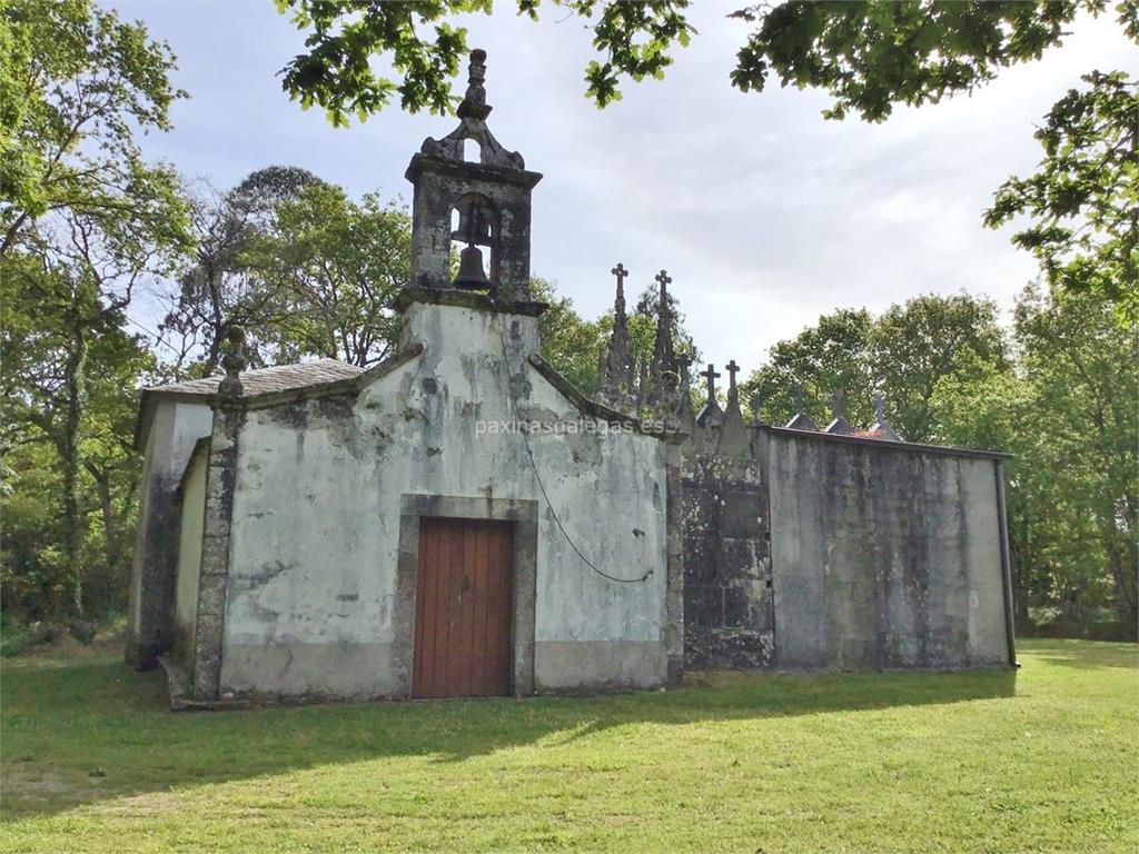 imagen principal Iglesia y Cementerio de San Pedro de Momán