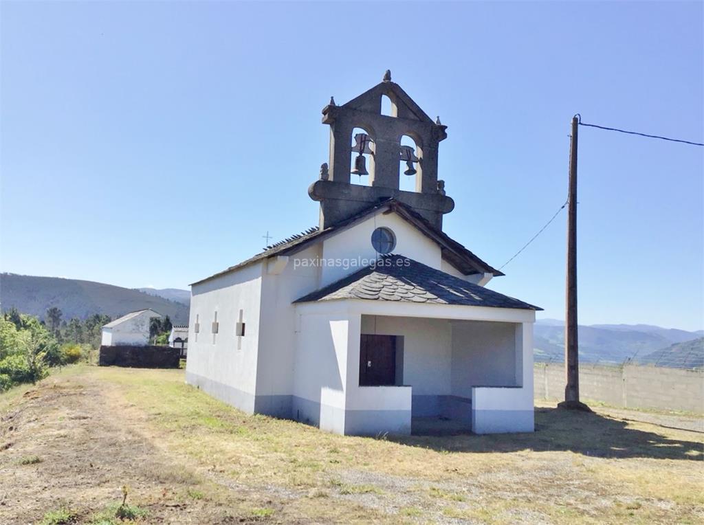 imagen principal Iglesia y Cementerio de Santa Bárbara de Vilar de Cuíña