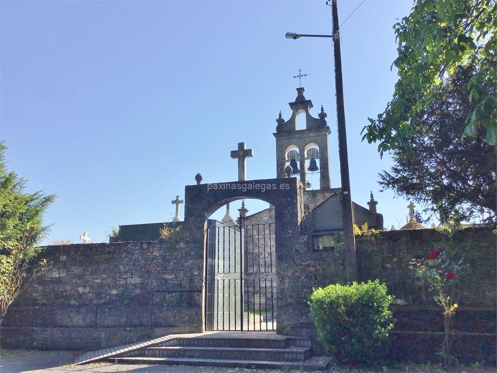 imagen principal Iglesia y Cementerio de Santiago de Pousada