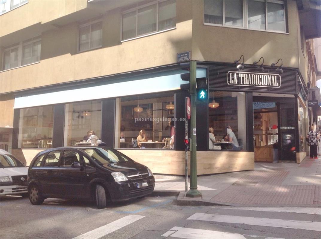 Bar Cafetería La Tradicional en A Coruña (Avda. de Finisterre, 31 )