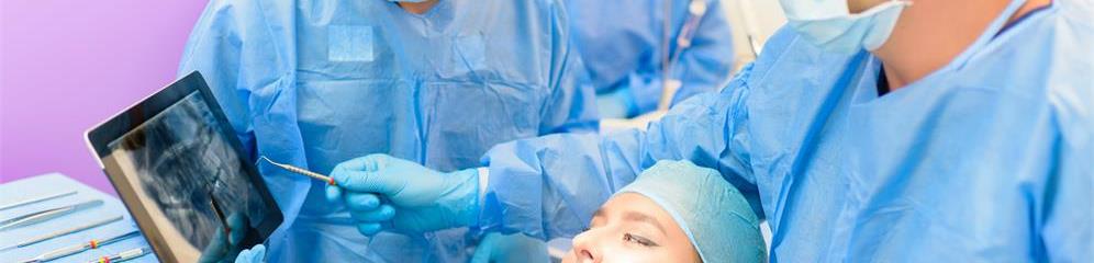 Médicos cirujanos, cirugía maxilofacial en Galicia