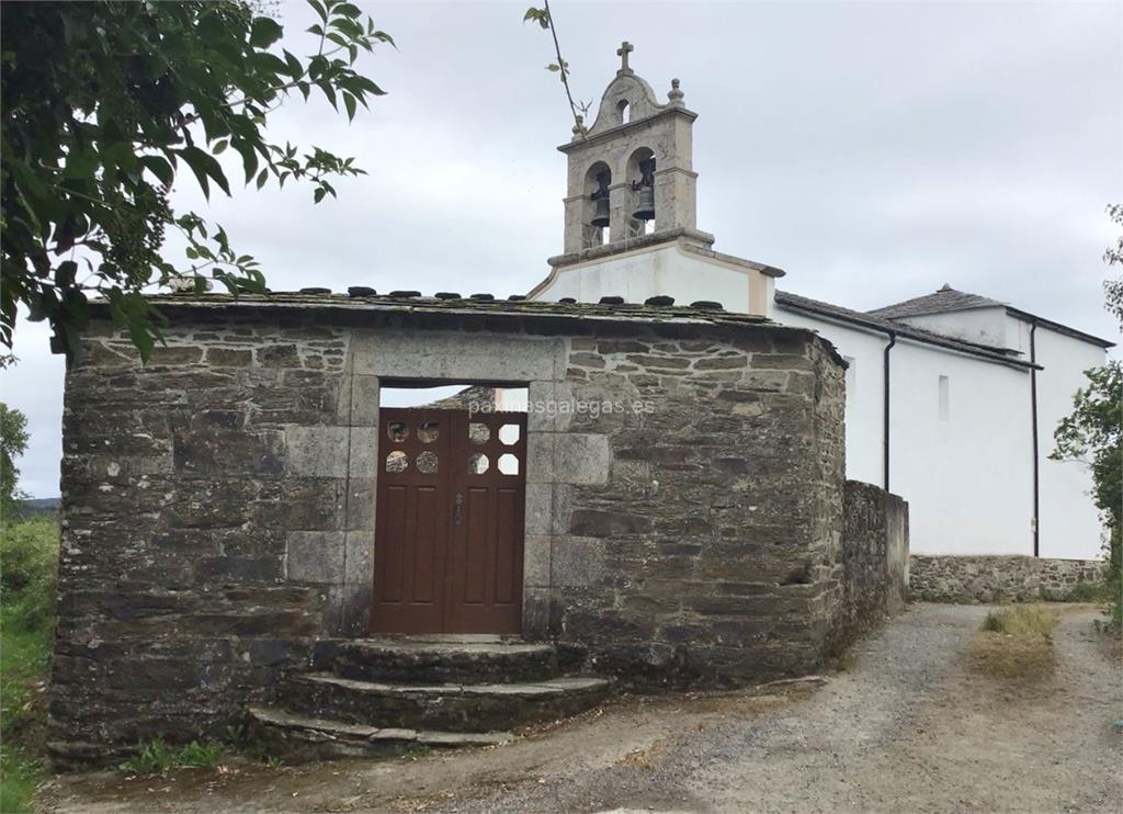 imagen principal Parroquia y Cementerio de Santalla de Lagos