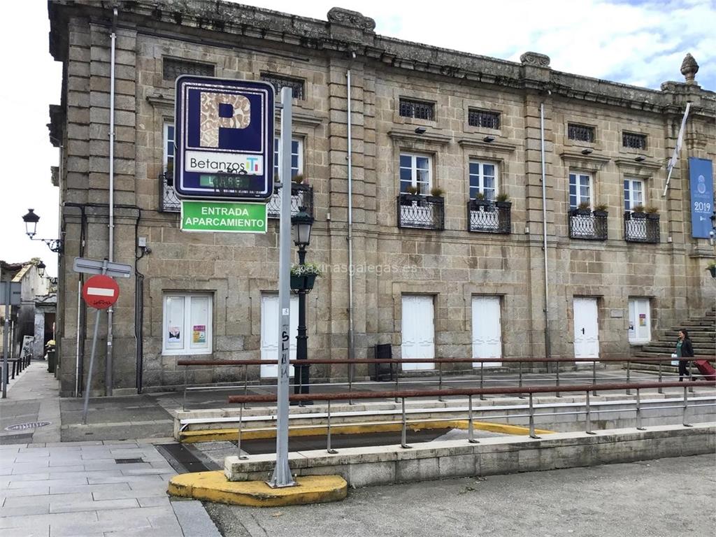 imagen principal Punto de Recogida Locker - InPost (Betanzos Parking)