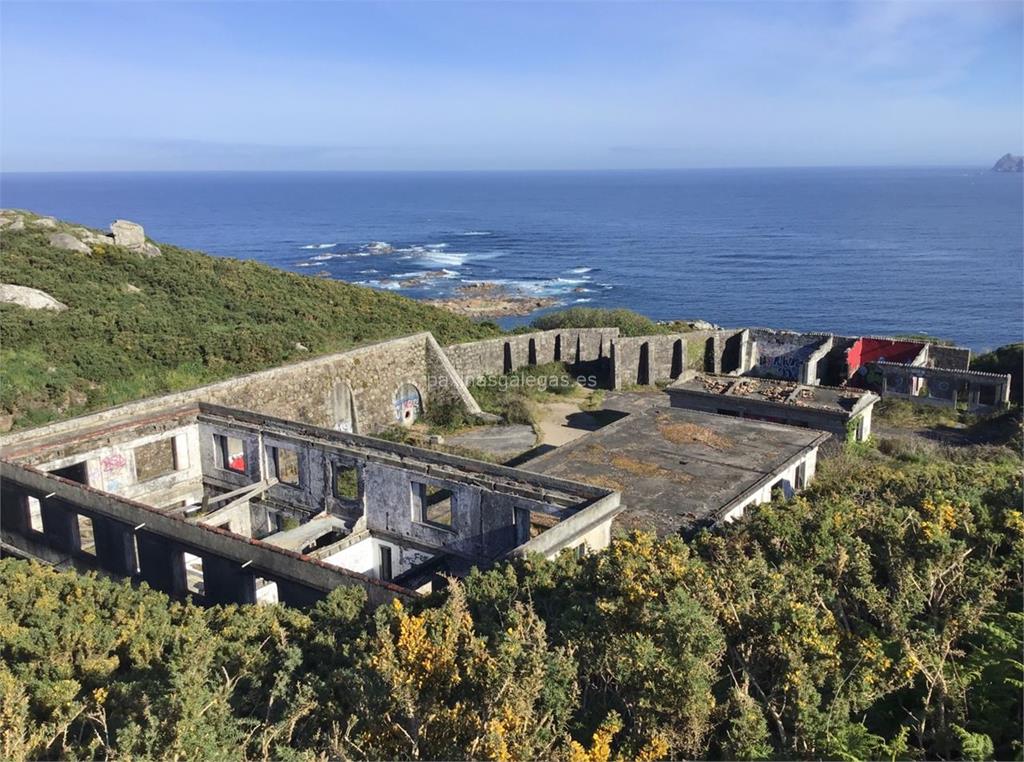 imagen principal Ruinas del Cuartel Militar de Cabo Silleiro – Baterías J4-J5